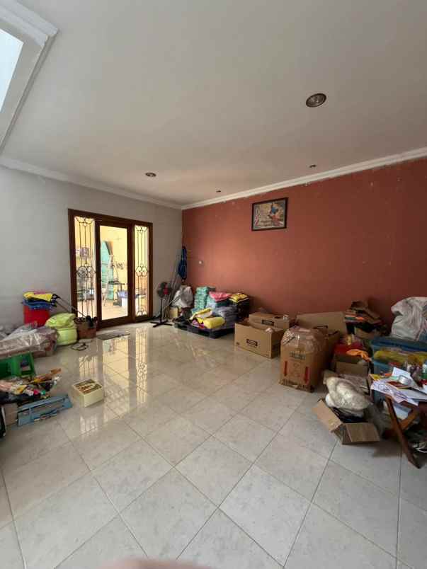 dijual rumah araya 1