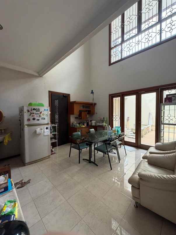 dijual rumah araya 1