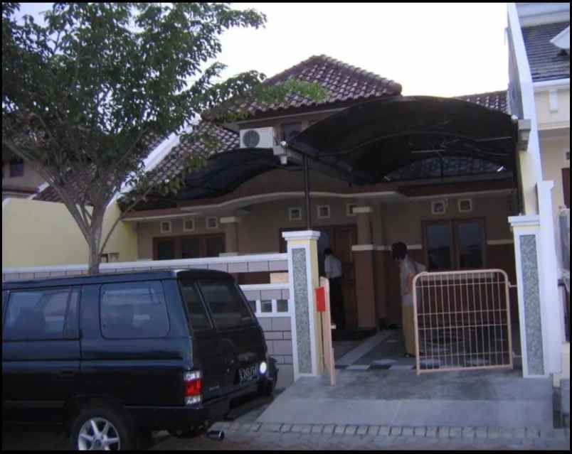 dijual rumah araya
