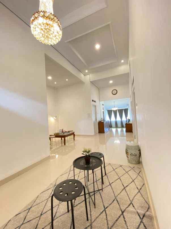 dijual rumah bagus anti banjir strategis