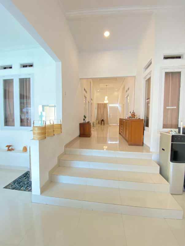 dijual rumah bagus anti banjir strategis