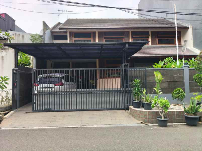 dijual rumah bagus di pulomas jakarta timur jakarta