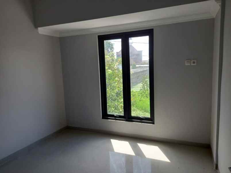 dijual rumah banyuanyar banjarsari surakarta