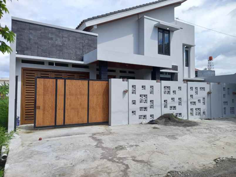dijual rumah banyuanyar banjarsari surakarta