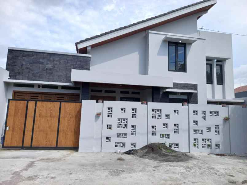 dijual rumah banyuanyar banjarsari surakarta