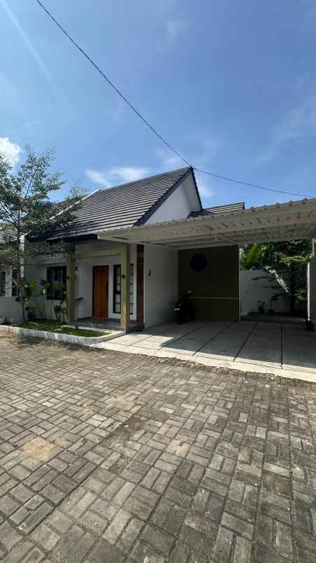 dijual rumah barat pasar cebongan