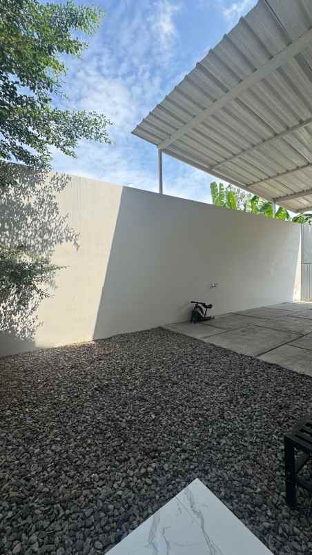 dijual rumah barat pasar cebongan