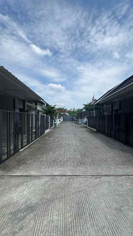 dijual rumah barat pasar cebongan