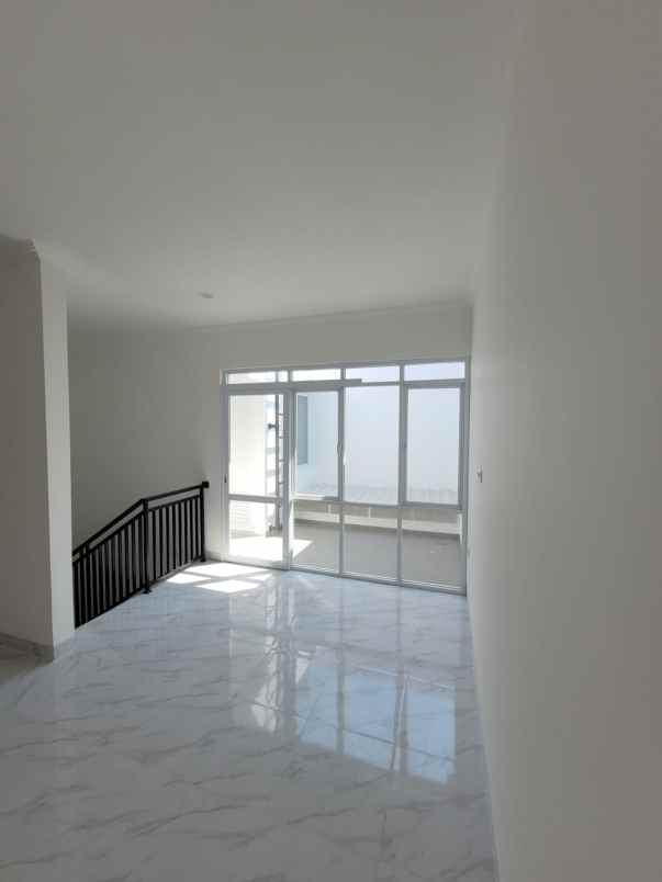 dijual rumah baru 3 5lantai di hibrida kelapa gading