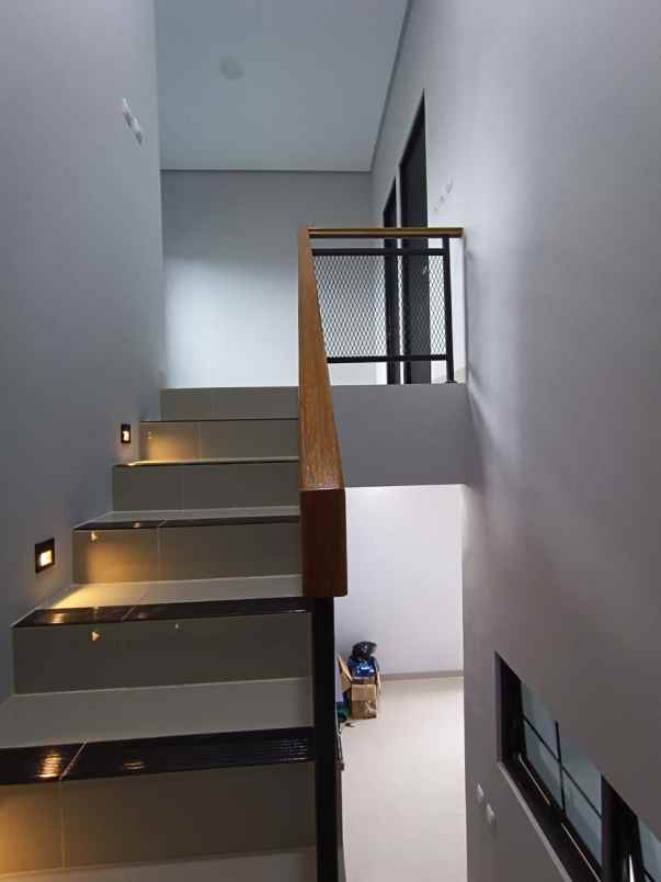 dijual rumah baru bebas banjir di parung serab ciledug