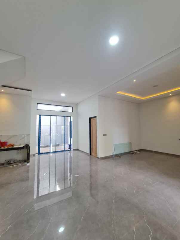 dijual rumah baru di manyar kertoadi surabaya timur