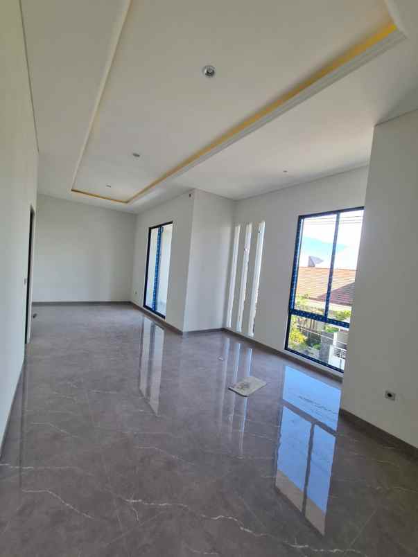 dijual rumah baru di manyar kertoadi surabaya timur
