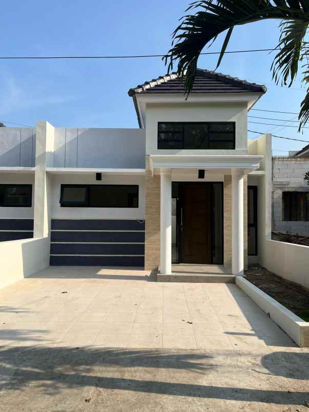 dijual rumah baru kawasan cluster dau dekat kota batu