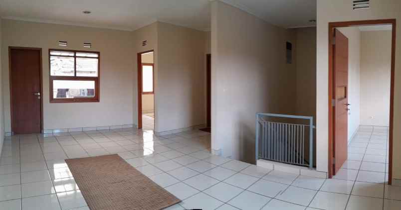 dijual rumah batununggal komplek