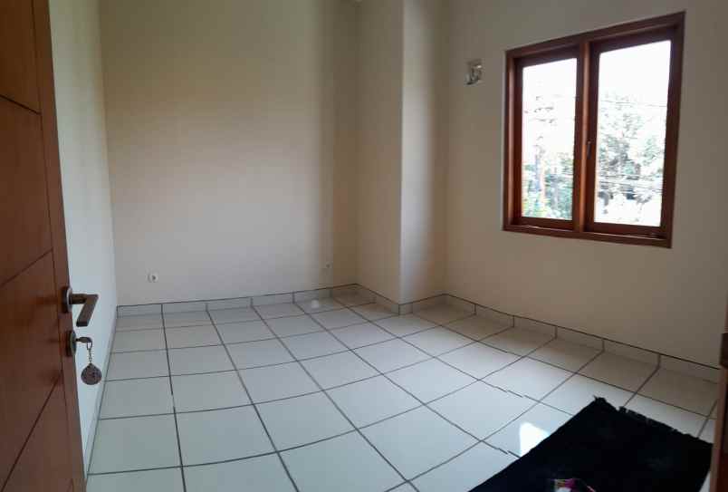 dijual rumah batununggal komplek