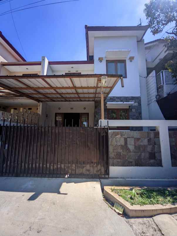 dijual rumah batununggal komplek
