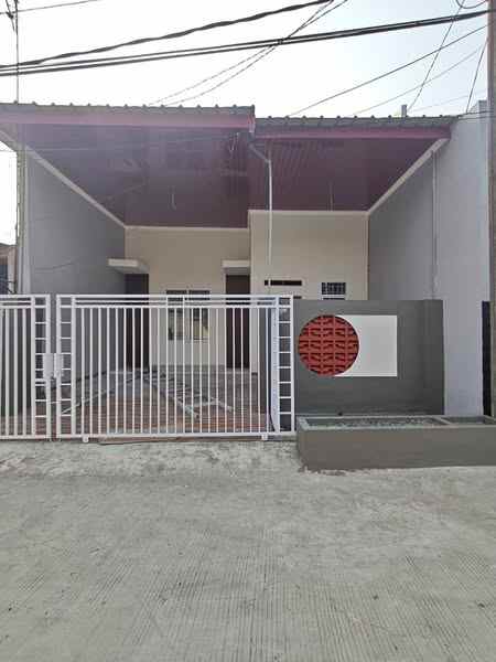 dijual rumah boulevard hijau kota
