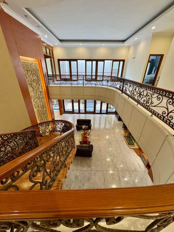 dijual rumah bukit gading mediterania