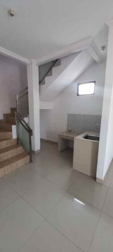 dijual rumah caringin bojong rawalumbu