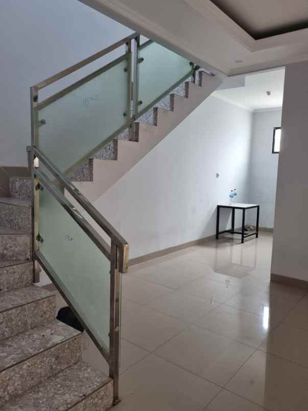 dijual rumah caringin bojong rawalumbu