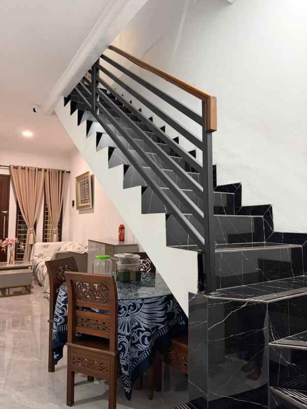 dijual rumah ciledug