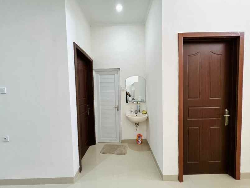 dijual rumah cinambo