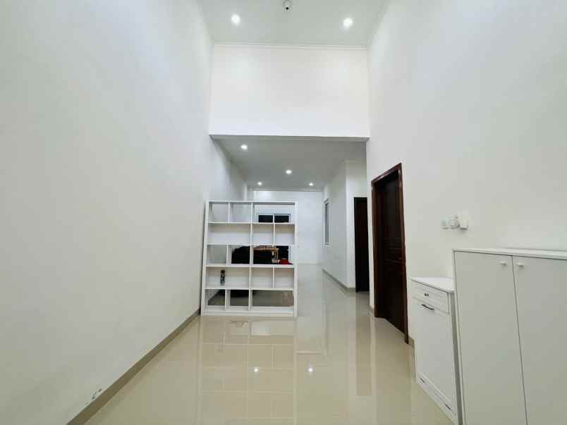 dijual rumah cinambo