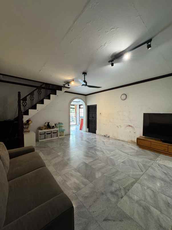 dijual rumah cinere estate