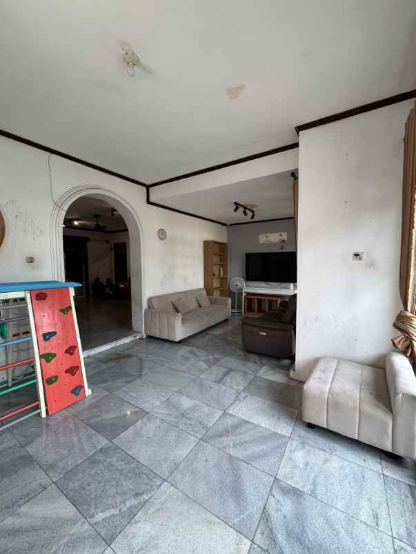 dijual rumah cinere estate