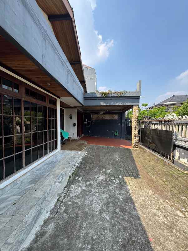 dijual rumah cinere estate