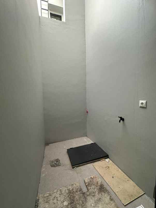 dijual rumah ciracas