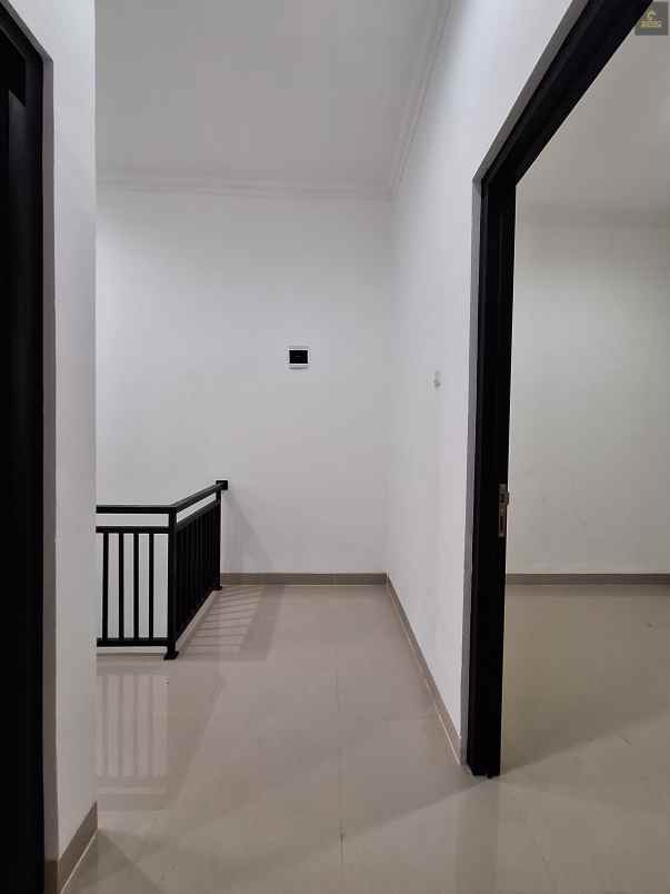 dijual rumah cirendeu raya