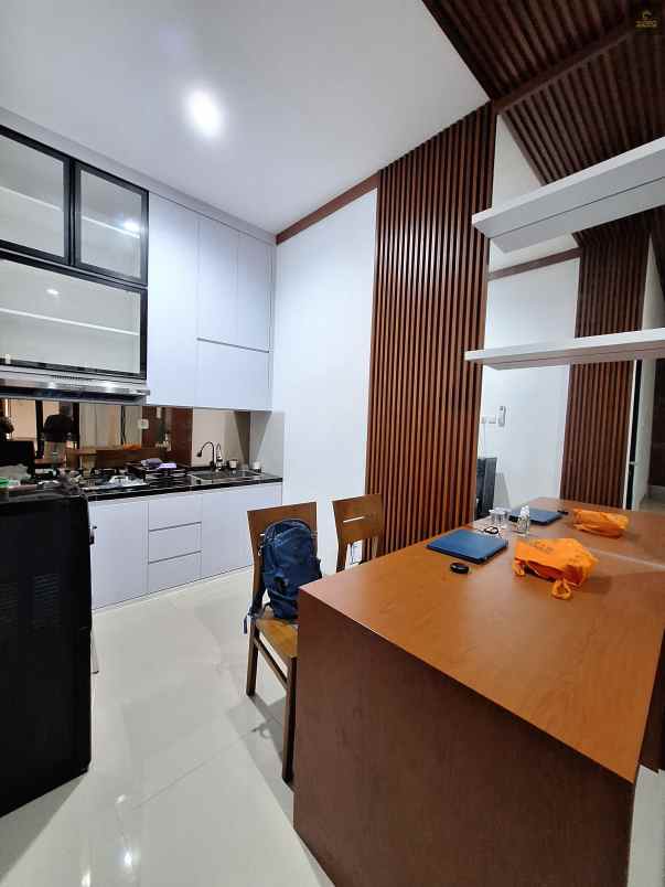 dijual rumah cirendeu raya