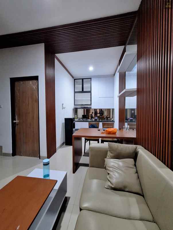 dijual rumah cirendeu raya