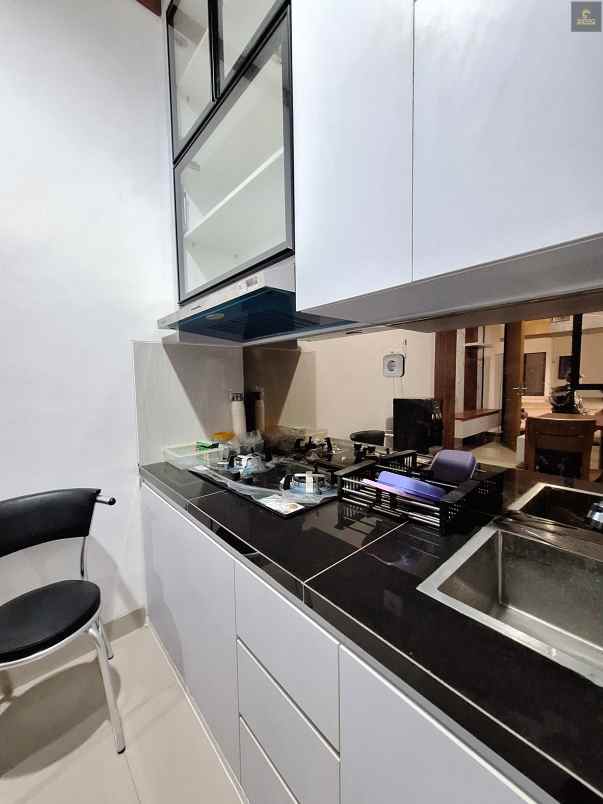 dijual rumah cirendeu raya