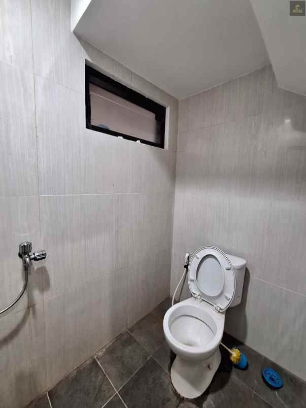 dijual rumah cirendeu raya