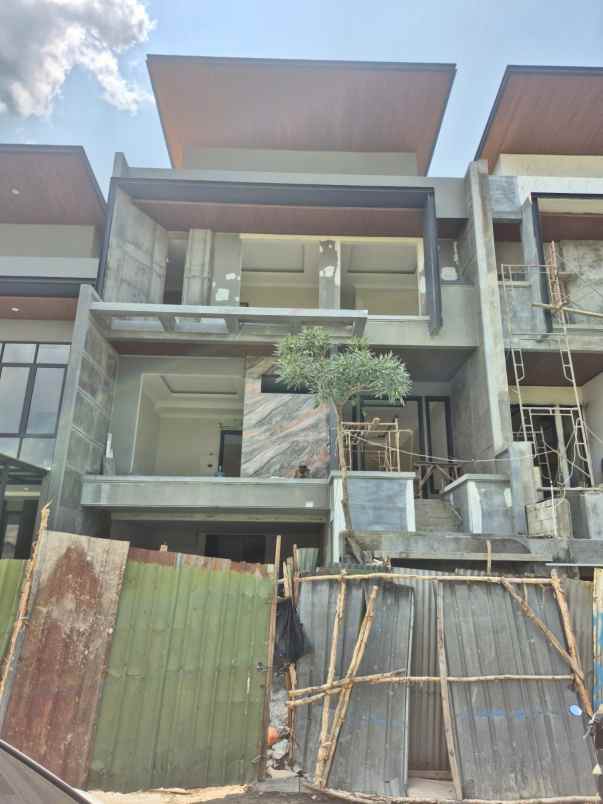 dijual rumah citraland golf avenue