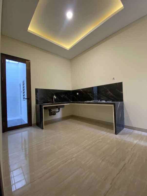 dijual rumah citraland utama