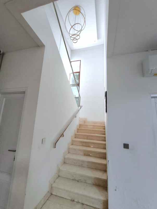 dijual rumah cluster lantana jgc