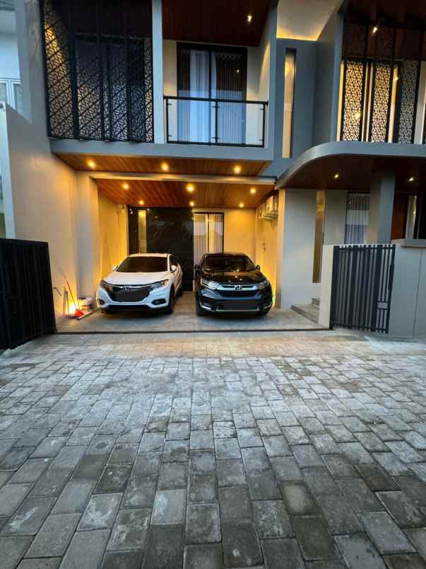 dijual rumah condongcatur