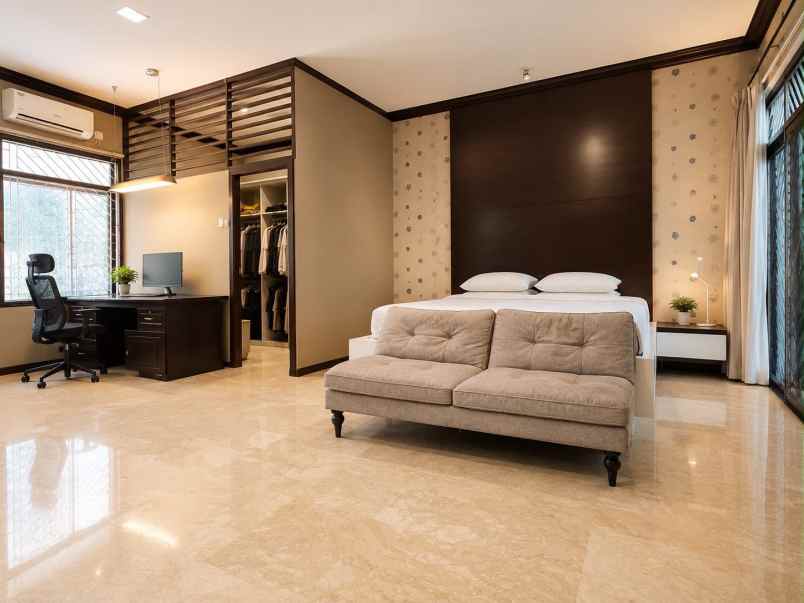 dijual rumah darmo permai selatan