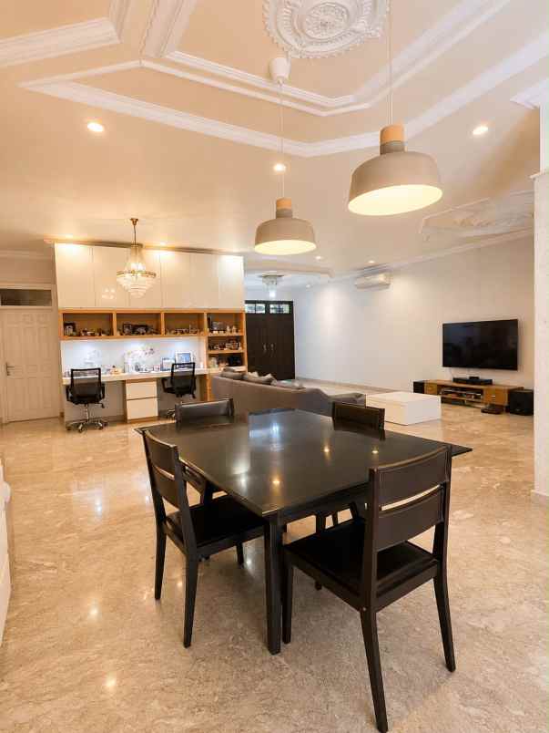 dijual rumah darmo permai selatan
