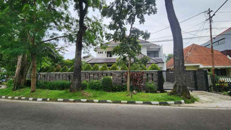 dijual rumah dekat jl cisangkuy gd sate