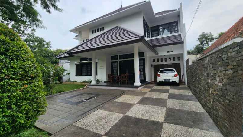 dijual rumah dekat jl cisangkuy gd sate