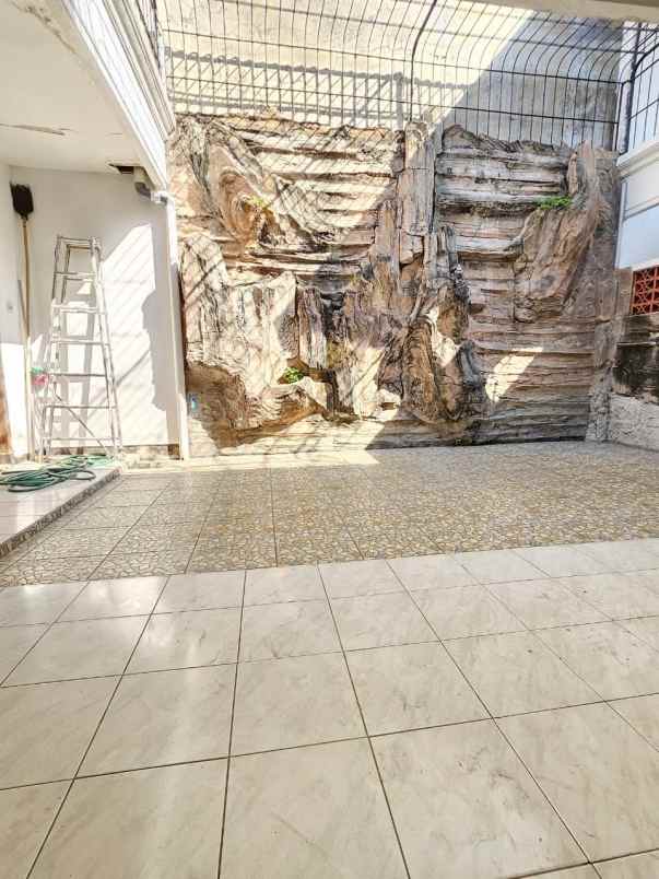 dijual rumah dharmahusada