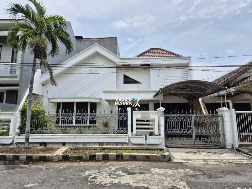 dijual rumah dharmahusada indah utara