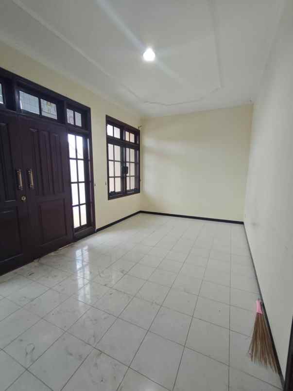 dijual rumah dharmahusada mas