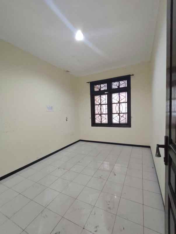 dijual rumah dharmahusada mas