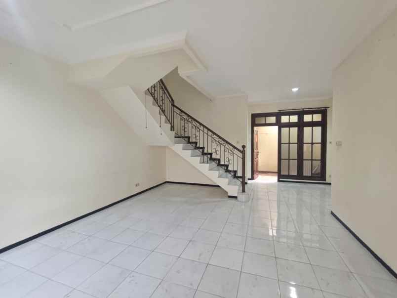 dijual rumah dharmahusada mas