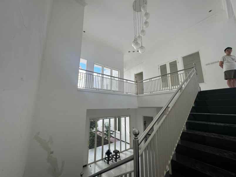 dijual rumah dharmahusada megah permai